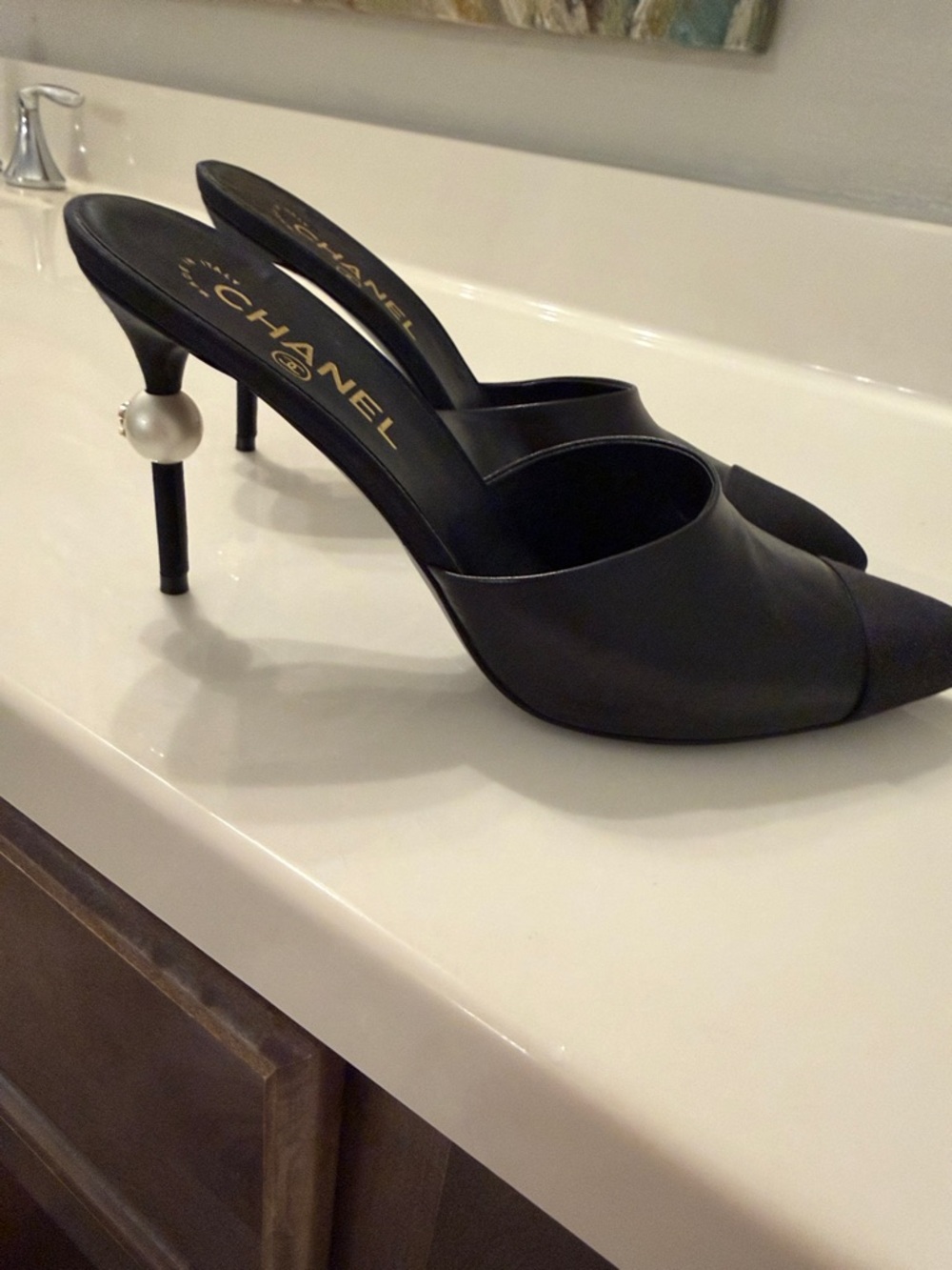 CHANEL Interlocking CC logo Black Leather Pointed-Toe Pearl-Accent Mule Heels - Picture 11 of 12